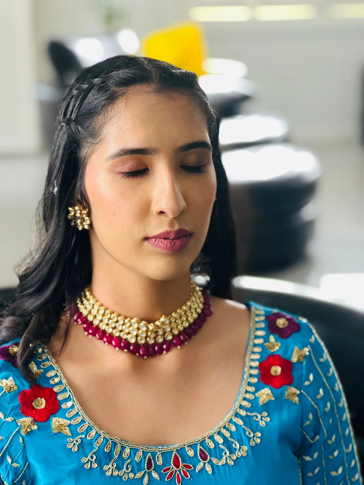 Soft-glam bridal makeup with kundan jewellery and teal outfit